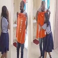 पिता की Swiggy में लगी नौकरी तो उछलने लगी बेटी, यह खुशी अफसर बनने से कहीं अधिक है! पिता की Swiggy में लगी नौकरी तो उछलने लगी बेटी, यह खुशी अफसर बनने से कहीं अधिक है!