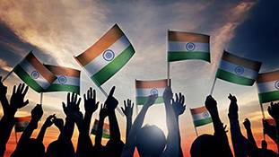 गांव के अगले चौराहे पर लोकतंत्र से मुलाकात हुई, उसके अपने दर्द थे और थी दास्तां!