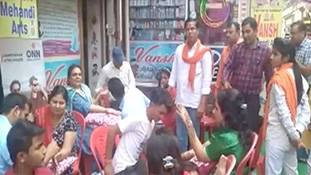 मुस्लिम मेहंदी वालों को करवा चौथ से दूर करके भारत शायद ही विश्व गुरु बन पाए!