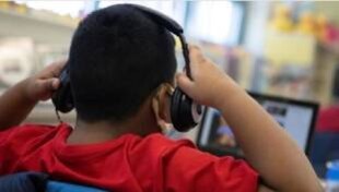 तो क्या अचानक ही लोगों में आए बहरेपन का जिम्मेदार ईयरफोन ही है? तो क्या अचानक ही लोगों में आए बहरेपन का जिम्मेदार ईयरफोन ही है?