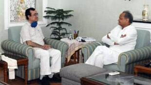 माकन के इस्तीफे ने बता दिया राजस्थान कांग्रेस में नहीं थम रहा घमासान... माकन के इस्तीफे ने बता दिया राजस्थान कांग्रेस में नहीं थम रहा घमासान...