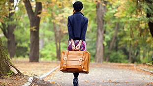 सोलो ट्रिप पर जाने वाली अकेली लड़की 'खुली तिजोरी' नहीं होती