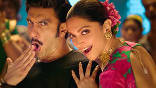 सर्कस है तो रोहित की फिल्म, मगर पठान की वजह से बायकॉट बॉलीवुड की सुनामी से अब नुकसान की आशंका!