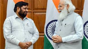 नशाखोर बेटा मरा, बहू विधवा हुई- अब अंतहीन अभियान पर हैं PM मोदी के मंत्री, योगी भी एक्शन में!