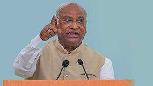 खड़गे जी की ज़ुबान जब भी फिसलती है, कुत्ते पर आकरअटकती है!