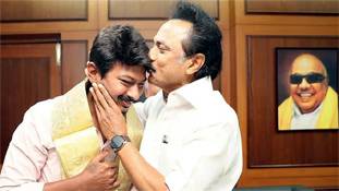 स्टालिन ने अपने बेटे उदयनिधि को मंत्री बनाकर कई जोखिम मोल ले लिए हैं