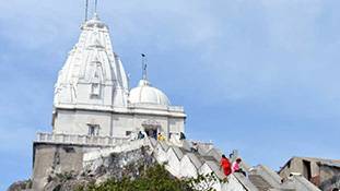 सम्मेद शिखर विवाद: अब आदिवासी और जैन समाज आमने-सामने आ गए!