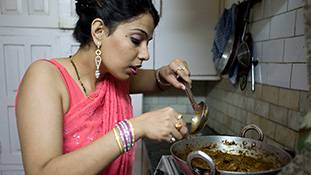 एक हाउसवाइफ को कितनी सैलरी मिलनी चाहिए?