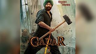 सनी पाजी के हाथ का हथौड़ा बता रहा कि पाकिस्तान में तारा सिंह की पिक्चर अभी बाकी है!