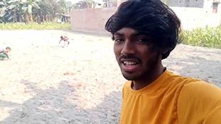 बिहारी वायरल सिंगर को गाने का मौका देकर सोनू सूद ने उसकी किस्मत चमका दी है