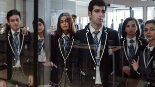 'Class' न तो क्लास ले पाई और न ही क्लास दिखा पाई, अपनी क्लास ज़रूर दिखा गई...