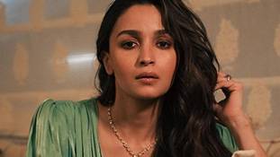 कौन कहता है शादी और बच्चे के बाद करियर पर ब्रेक लग जाता है, जरा आलिया भट्ट को देख लीजिये