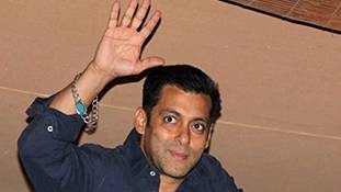 सलमान खान का ब्रेसलेट तो ठीक, लेकिन उसमें लगे स्टोन के बारे में जानते हैं क्या?