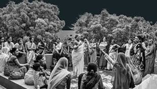 'गूंगी गुड़ियाओं' की बदौलत अब गांवों की तस्वीर बदल रही है 'गूंगी गुड़ियाओं' की बदौलत अब गांवों की तस्वीर बदल रही है