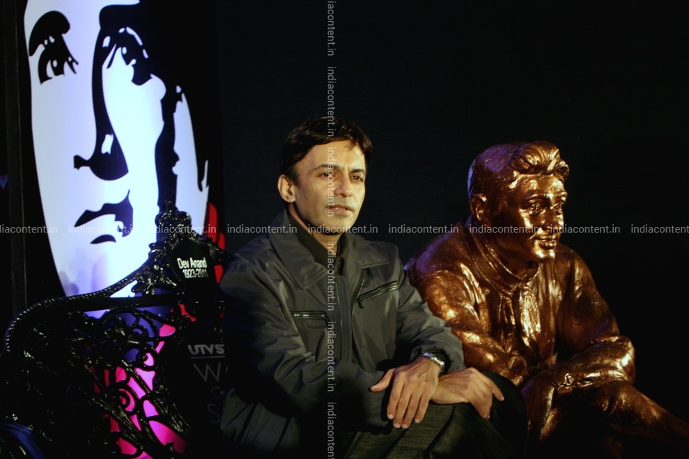 Buy Sunil Anand During Unveiling Of Brass Statue Of Late Bollywood Actor Dev Anand In Mumbai Pictures Images Photos By Bhaskar Paul News Pictures 1 track | 0 album. india content