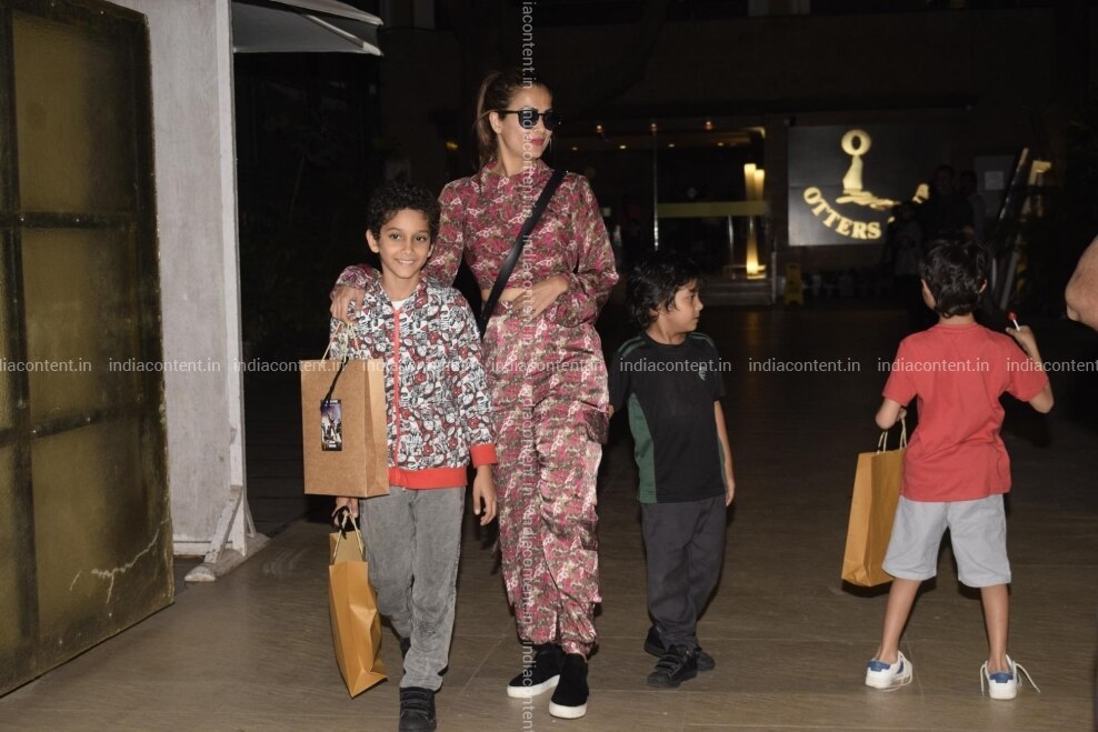 Buy Mumbai Actress Amrita Arora With Her Sons Azaan Ladak And Rayaan Ladak At The Birthday Party Of Kiaan Raj Kapoor Son Of Actress Karisma Kapoor And Sanjay Kapur In Mumbai On Join facebook to connect with rayah ladak and others you may know. buy mumbai actress amrita arora with
