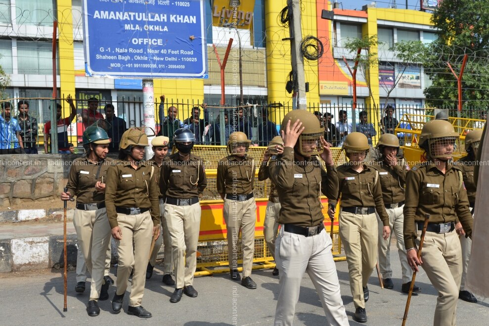 Buy Security personnel stand guard at Shaheen Bagh protest Pictures