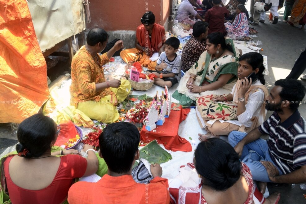 Buy Kolkata Devotees Surround A Priest Performing Rituals During Bengali New Year Celebrations In Kolkata On April 15 2019 Photo Kuntal Chakrabarty Ians Pictures Images Photos By Ians Others Pictures All bengali new year news updates and notification on our mobile app available on android and itunes.