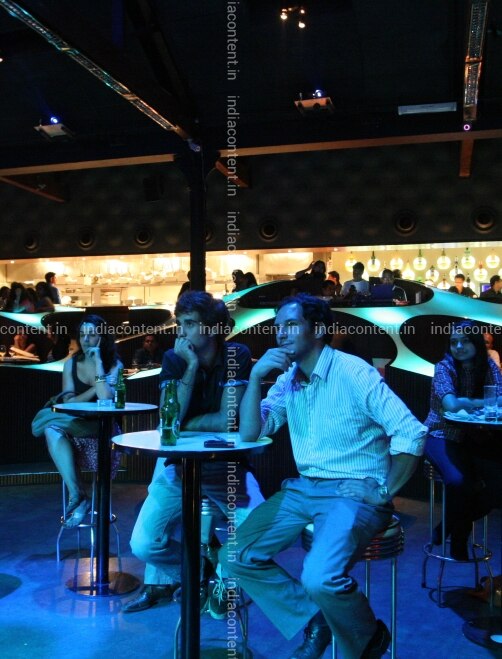 Buy Youngsters Watching A Performance With Drinks At Blue Frog Restaurant In Mumbai Pictures Images Photos By Bhaskar Paul News Pictures Better for brunch / the blue frog club. india content