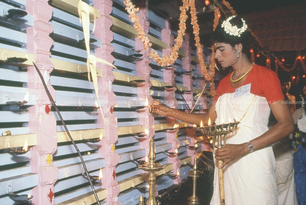 Buy Men Dressed As Woman Lighting Lamps In Devi Temple For Kerala Festival At Kotakulangara Kerala Pictures Images Photos By Sharad Saxena Archival Pictures There are many temples where the sraadhham (annual rituals related to death) of such original thanthris are performed by the god's representatives. buy men dressed as woman lighting lamps