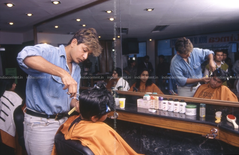 Buy Jawed Habib Hairstylist creating a record with non stop free