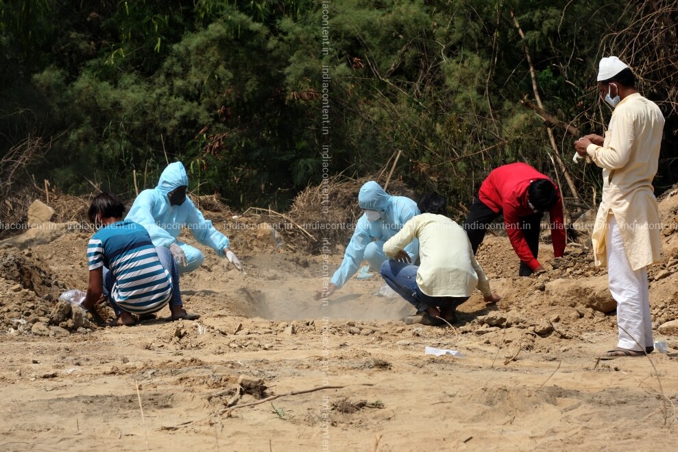Buy Body of a Muslim man at graveyard during government imposed ...