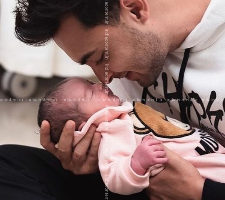 Buy Salman Khans Sister Arpita Khan Sharma Took To Instagram To Share First Photograph Of Baby Girl Ayat Arpita Delivered A Baby Girl On December 27 Right On The Birthday Of Salman Watch only on bollywood tashan हिंदी join bollywood. buy salman khans sister arpita khan
