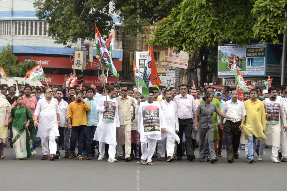 Buy Kolkata Trinamool Congress Tmc Workers Stage A Demonstration Against Fuel Price Hike In Kolkata On June 6 2018 Photo Ians Pictures Images Photos By Ians News Pictures
