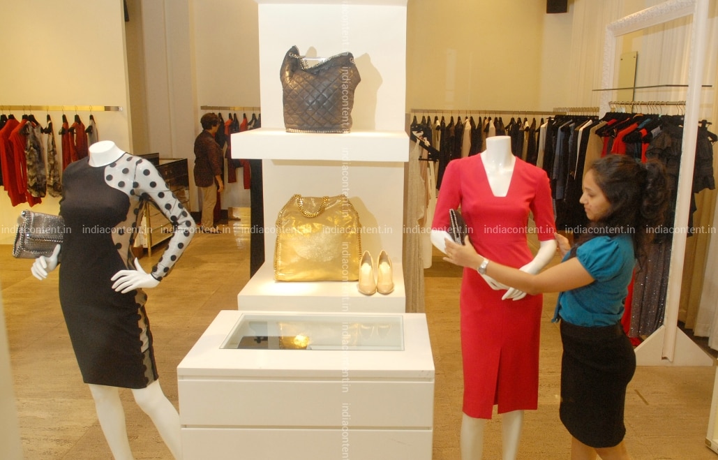 Buy A Woman Cistomer At Kitsch Store Luxury Multi Brand Store In Mumbai Pictures Images Photos By Mandar Deodhar Archival Pictures Also home to the country's famed film industry, the stock exchange and several commercial.