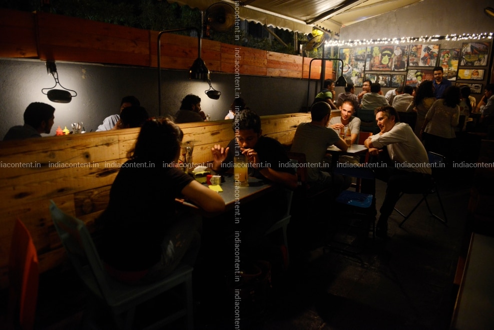 Buy Monkey Bar Pictures Images Photos By Mandar Deodhar Archival Pictures Un pub en bandra west. india content