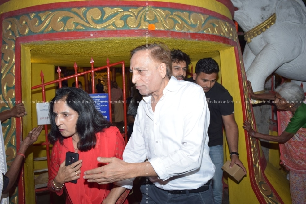 Buy Mumbai Actor Kartik Aaryans Parents Manish Tiwari And Mala Tiwari Visit Mukteshwar Temple To Offer Prayers On Their Sons Birthday In Mumbai On Nov 22 2019 Photo Ians Pictures Images Photos 1,926,410 likes · 92,111 talking about this. buy mumbai actor kartik aaryans parents
