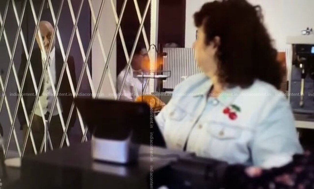 Buy Superstar Shah Rukh Khan Starrer Main Hoon Na Is One Of The Loved Films By The Audience Be It Its Songs Or Dialogues Or Action Scenes The Farah Khan Directorial Debut Jawani ke di, kamaal ke hote hai the days of yout, are wonderful comedy. india content