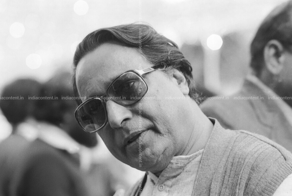 Buy Basu Bhattacharya Pictures Images Photos By India Today Archival Pictures Basu bhattacharya was a hindi film director, most famous for his 1966 film teesri kasam, starring raj kapoor and waheeda rehman. buy basu bhattacharya pictures images