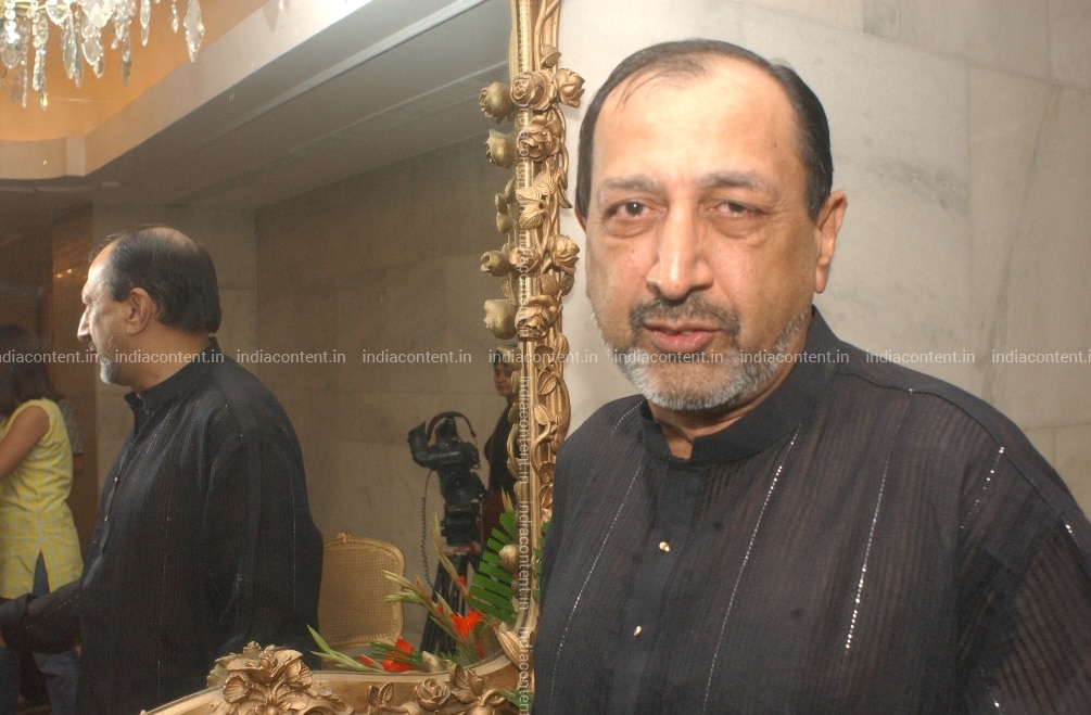 Buy Tinu Anand Pictures Images Photos By Pankaj Nangia News Pictures Tinnu anand is an indian actor and director from bollywood, who is most known as the director of amitabh bachchan's movies including, kaalia (1981) anand recently portrayed an important role in. buy tinu anand pictures images photos