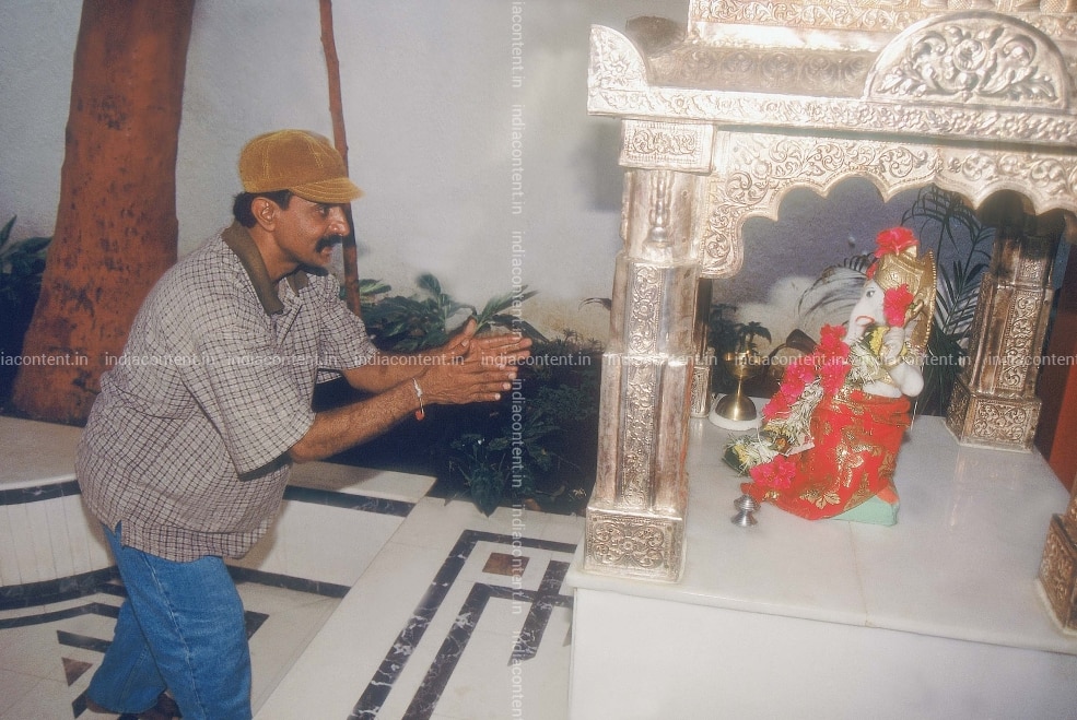 Buy Arun Gawli Gangster praying before Lord Ganesh temple Pictures