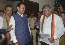 BJP leaders during MLA meeting in Mumbai