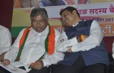 BJP leaders during MLA meeting in Mumbai