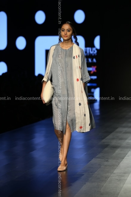 Buy New Delhi A Model Showcase Creations Of Designer Abhi Singh During Lotus Make Up India Fashion Week Spring Summer 2019 In New Delhi On Oct 12 2018 Photo Amlan Paliwal Ians Anmelden und ganzes profil ansehen. india content