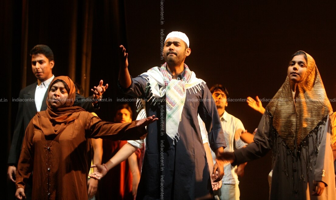 Buy Play The Last Salute Pictures Images Photos By Qamar Sibtain Entertainment Pictures The last salute play is based on iraqi journalist munthdhar al zaidi book the last salute to president bush. indiacontent