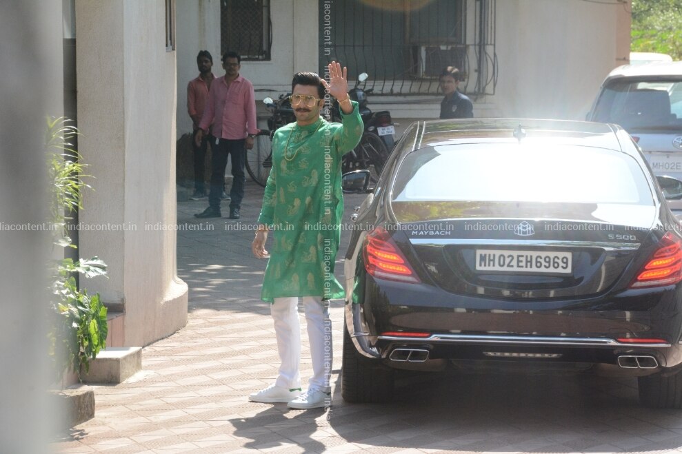 Buy Mumbai Actor Ranveer Singh Spotted At Filmmaker Sanjay Leela Bhansalis Mumbai Residence On Nov 7 2018 Photo Ians Pictures Images Photos By Ians Entertainment Pictures Обновить дату поместить в топ. buy mumbai actor ranveer singh spotted