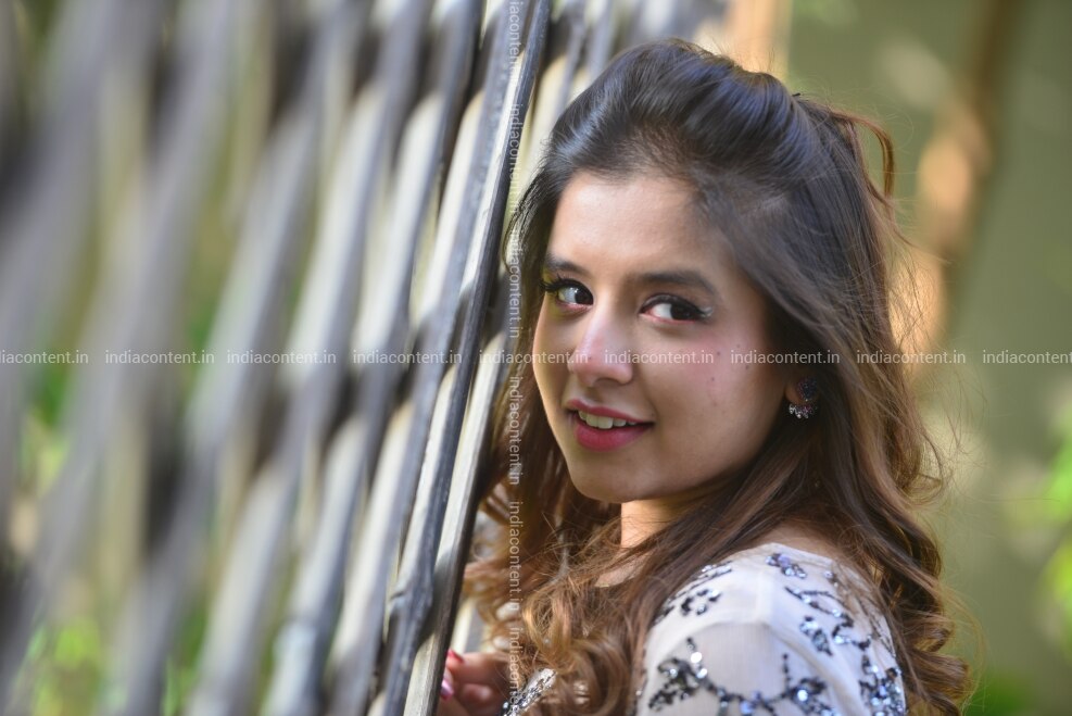 Aishwarya Majmudar Singer Check out aishwarya majmudar's latest news, age, photos, family details, biography, upcoming movies, net worth, filmography, awards, songs, videos, wallpapers and much. aishwarya majmudar singer