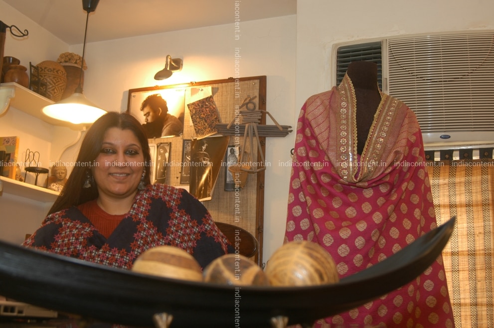 Buy Anuradha Vakil Pictures Images Photos By Shailesh Raval Archival Pictures He was the first to make a gujarati talkie film with a biopic on the saint narsinh mehta in 1932.