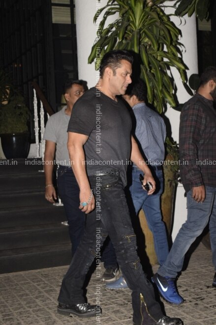 Buy Mumbai Actor Salman Khan At A Juhu Restaurant In Mumbai On Jan 17 2019 Photo Ians Pictures Images Photos By Ians Entertainment Pictures What is the office or residence address of salman khan? india content