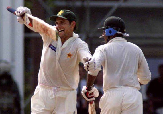 Pakistani batsman Shahid Afridi (L) celebrates hitting a century against India in Sahara Cup action in Toronto September 19. He scored 109 off 94 balls before being caught out. Pakistan's Aamir Sohail is at right. PJ/ME