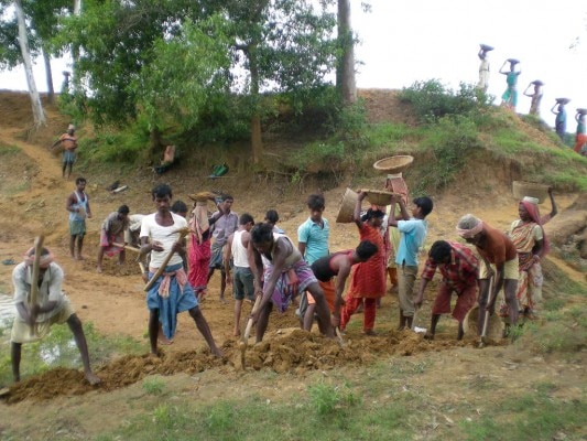 पीएम ने कहा था कि गढ्ढा खोदना और भरना कोई काम नहीं होता. (फाइल फोटो) पीएम ने कहा था कि गढ्ढा खोदना और भरना कोई काम नहीं होता. (फाइल फोटो)