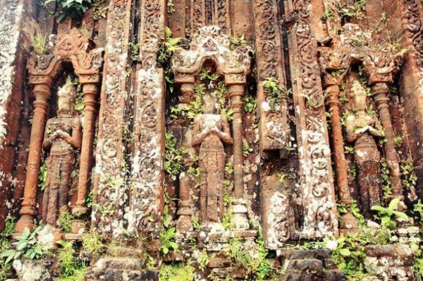 Decoration-on-ruins-of-My-Son