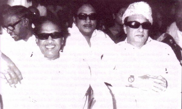 करुणानिधि और एम जी आर (बाएं और दायें)