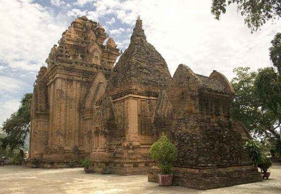 The-towers-of-Po-Nagar