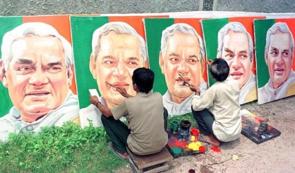 1999 के लोकसभा चुनावों के प्रचार से पहले की तस्वीर. क्रेडिट: reuters