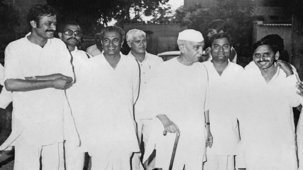 मुलायम अपना इतिहास याद कर लें, उनके लिए बेस्ट बर्थडे गिफ्ट होगा - whole story of samajwadi party and mulayam politics in hindi